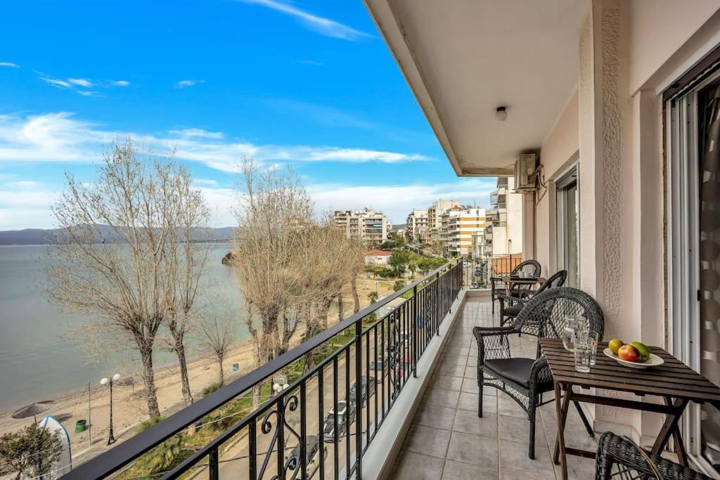 Bright Central Apartment With Splendid Sea View! Халкида Экстерьер фото