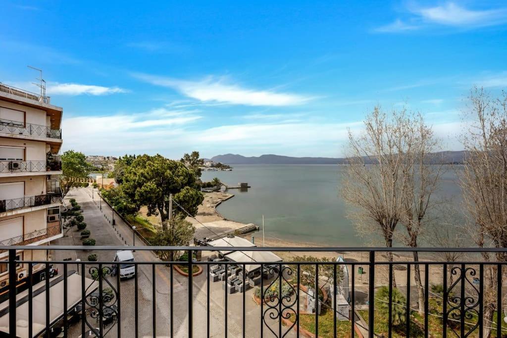 Bright Central Apartment With Splendid Sea View! Халкида Экстерьер фото