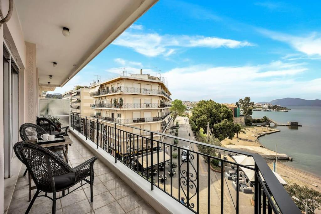 Bright Central Apartment With Splendid Sea View! Халкида Экстерьер фото