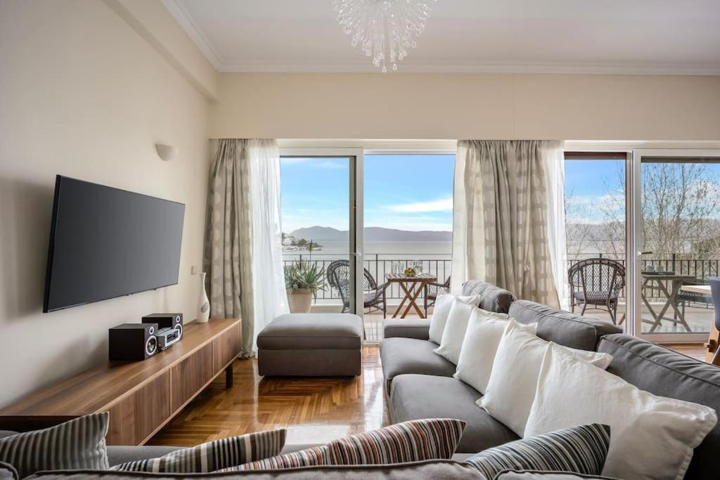 Bright Central Apartment With Splendid Sea View! Халкида Экстерьер фото